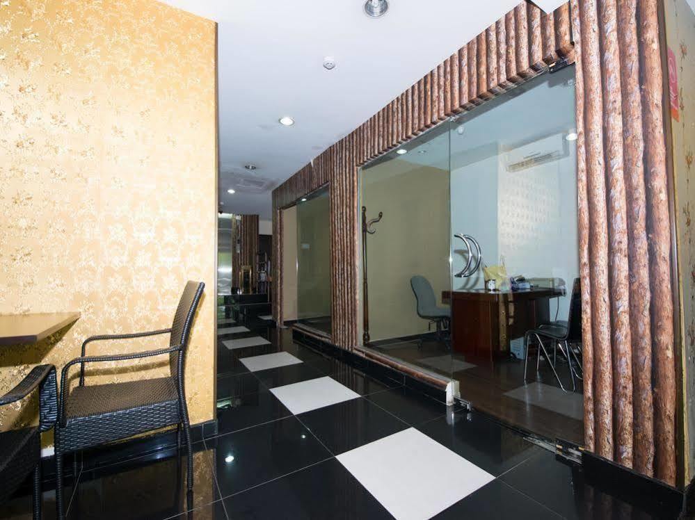Oyo Rooms Maharajalela Monorail Station 쿠알라룸푸르 외부 사진